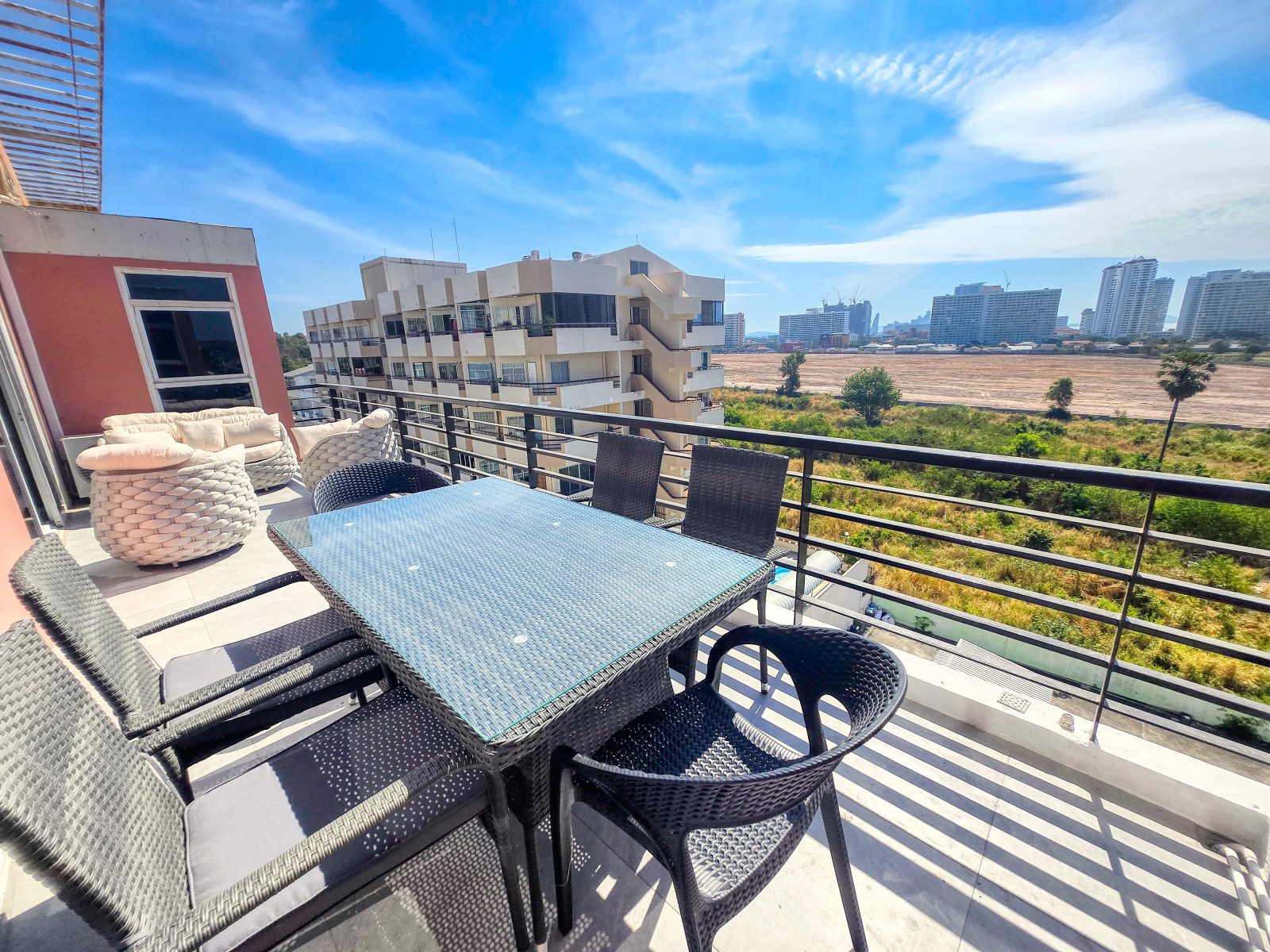 Spacious Family Seaside Residence-The ocean Pearl Condominium thumbnail