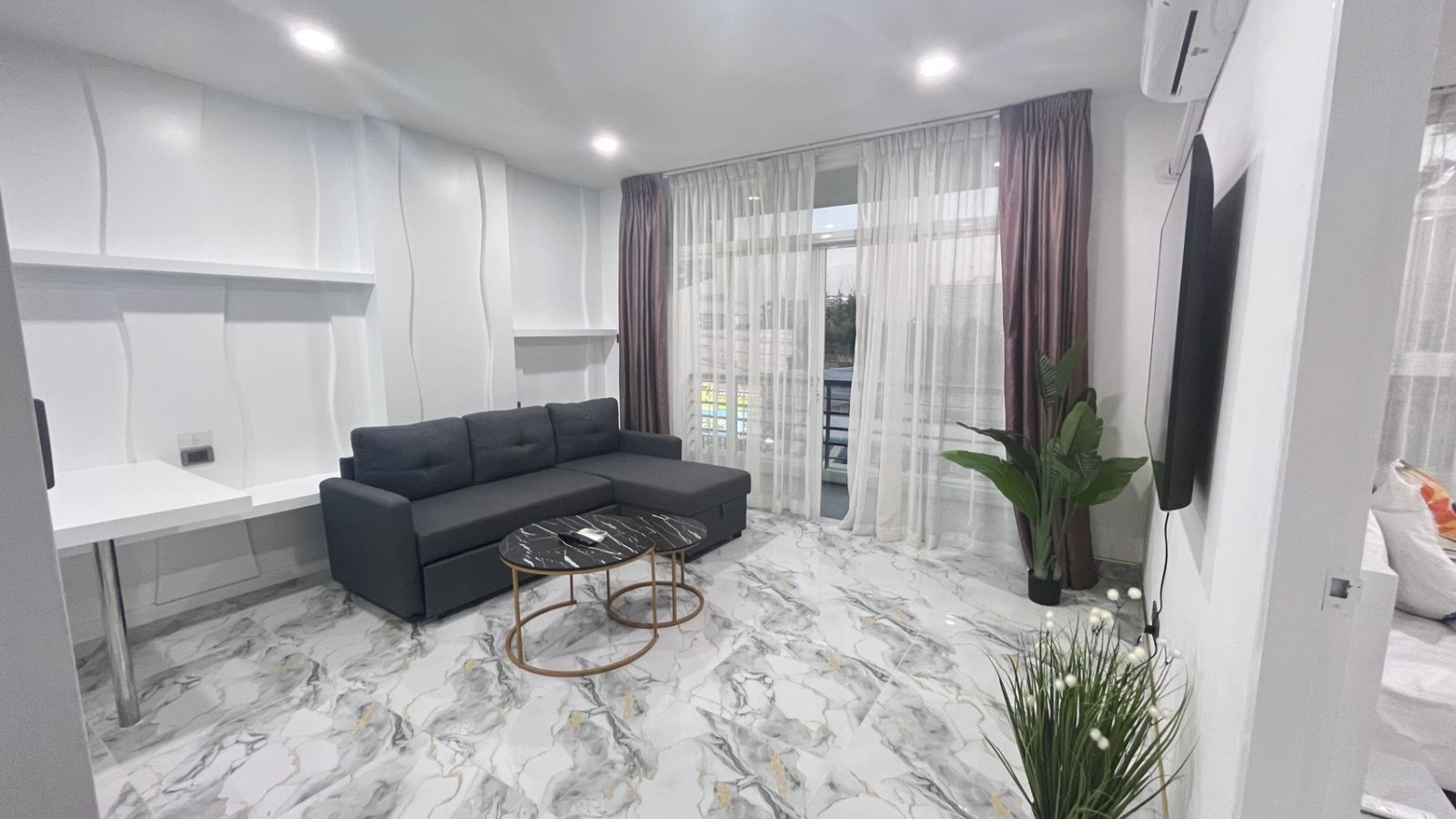 Spacious Coastal Residence-The Ocean Pearl Condominium thumbnail