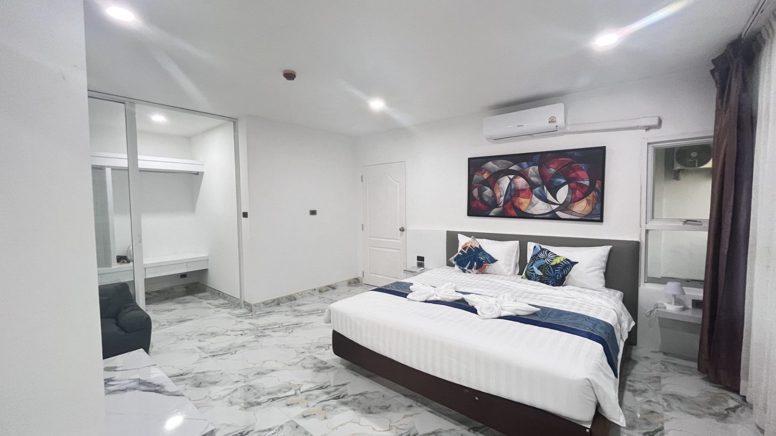 Spacious Coastal Residence-The Ocean Pearl Condominium thumbnail