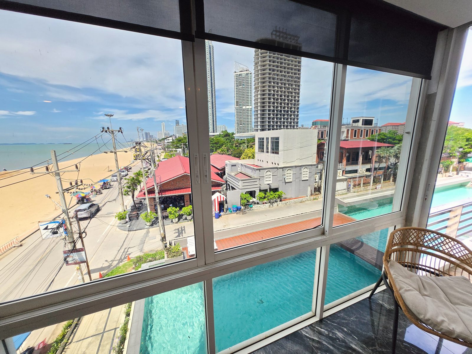 Exclusive Beachfront Smart Residence-Musselana Condominium, Jomtien Beach thumbnail