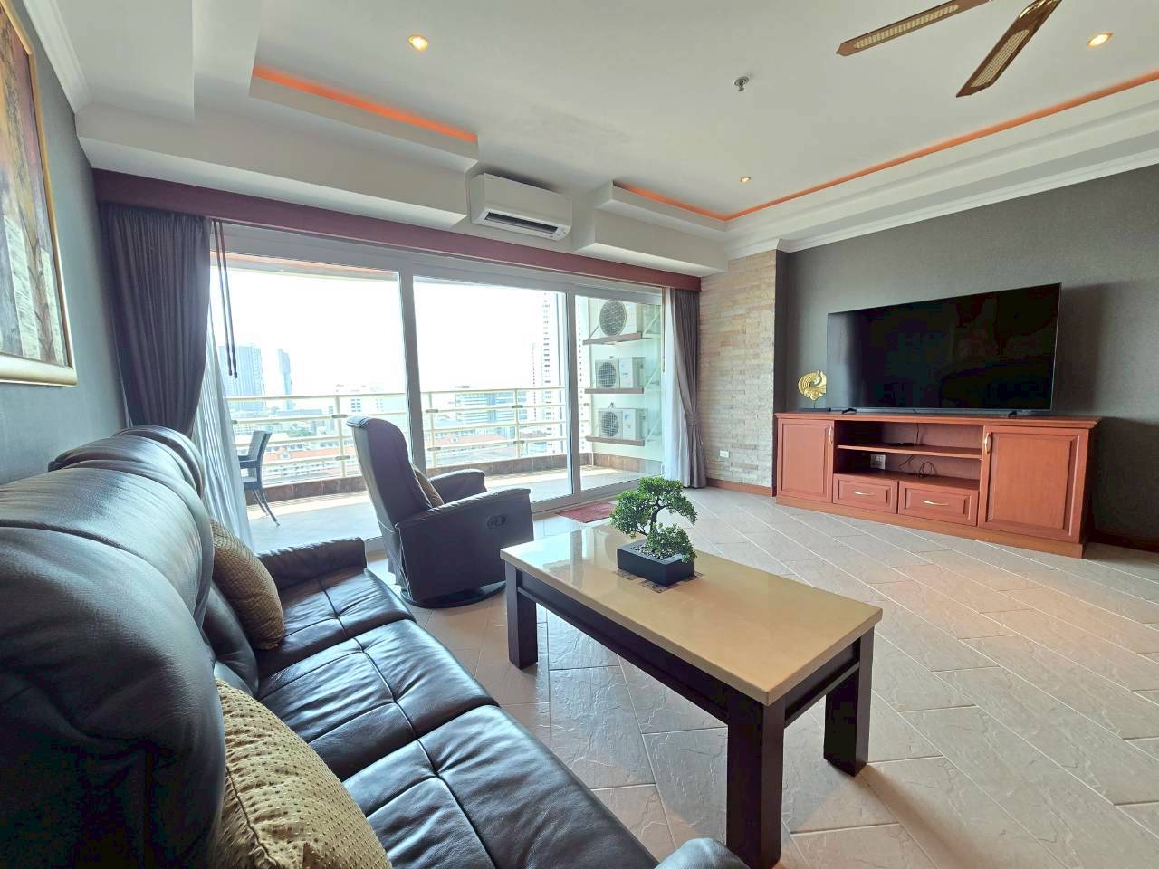 Spacious Sea View Residence -View Talay 5D, Jomtien thumbnail