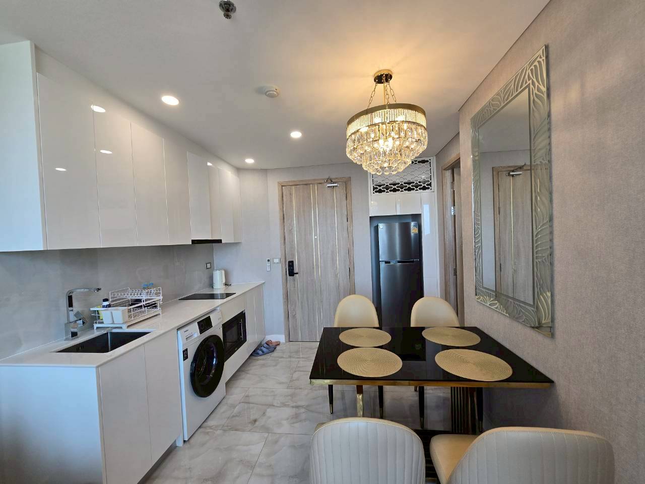 High-Rise Beachside Living - Copacabana Jomtien thumbnail