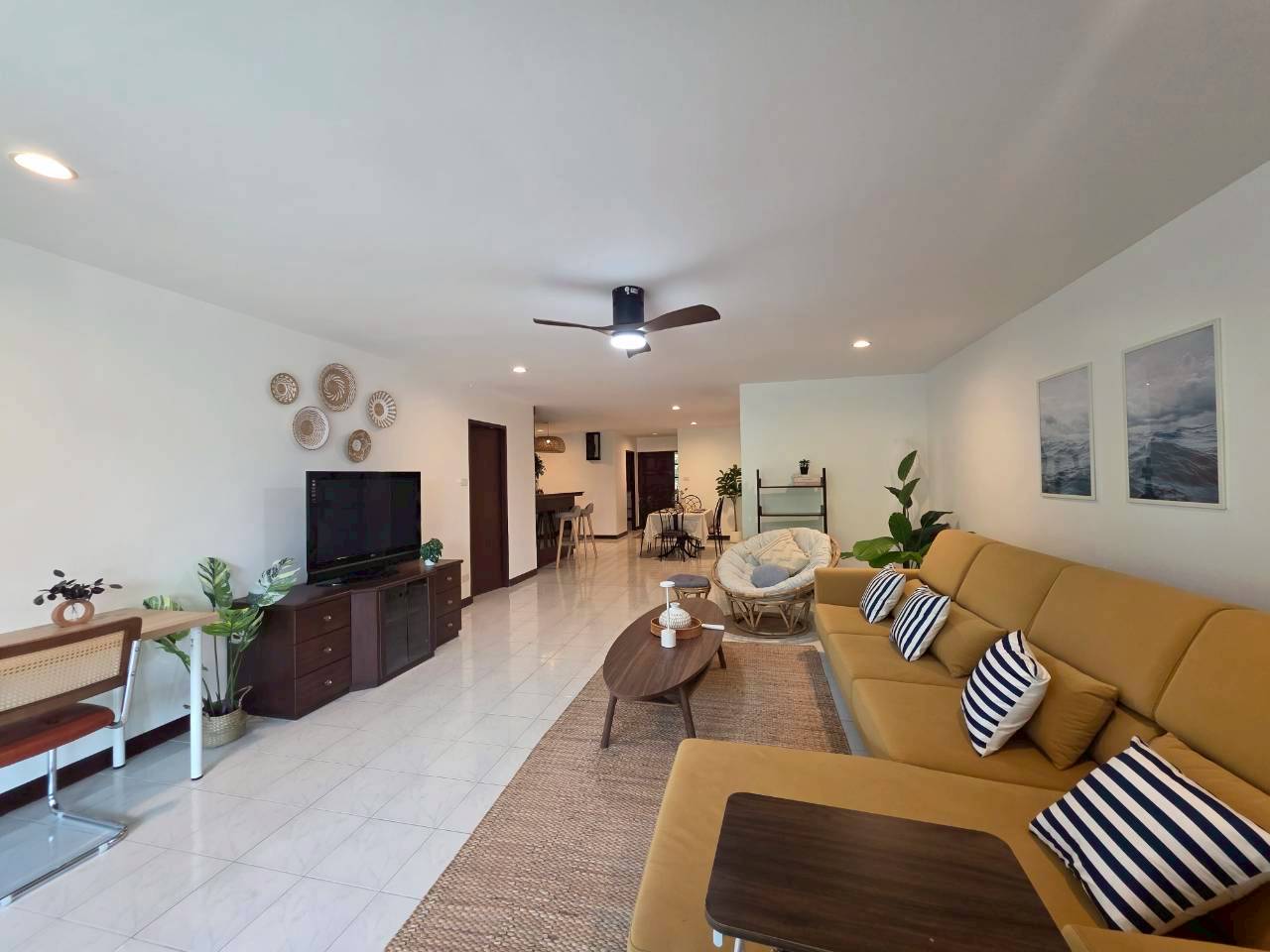 Absolute Beachfront 3-Bed Condo - Grand Condotel Jomtien thumbnail