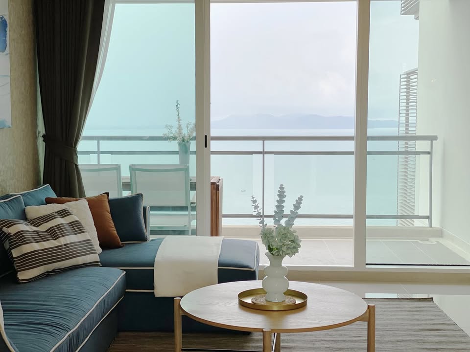 Jomtien Luxury Beachfront Living - Corner Unit at The Reflection Jomtien thumbnail