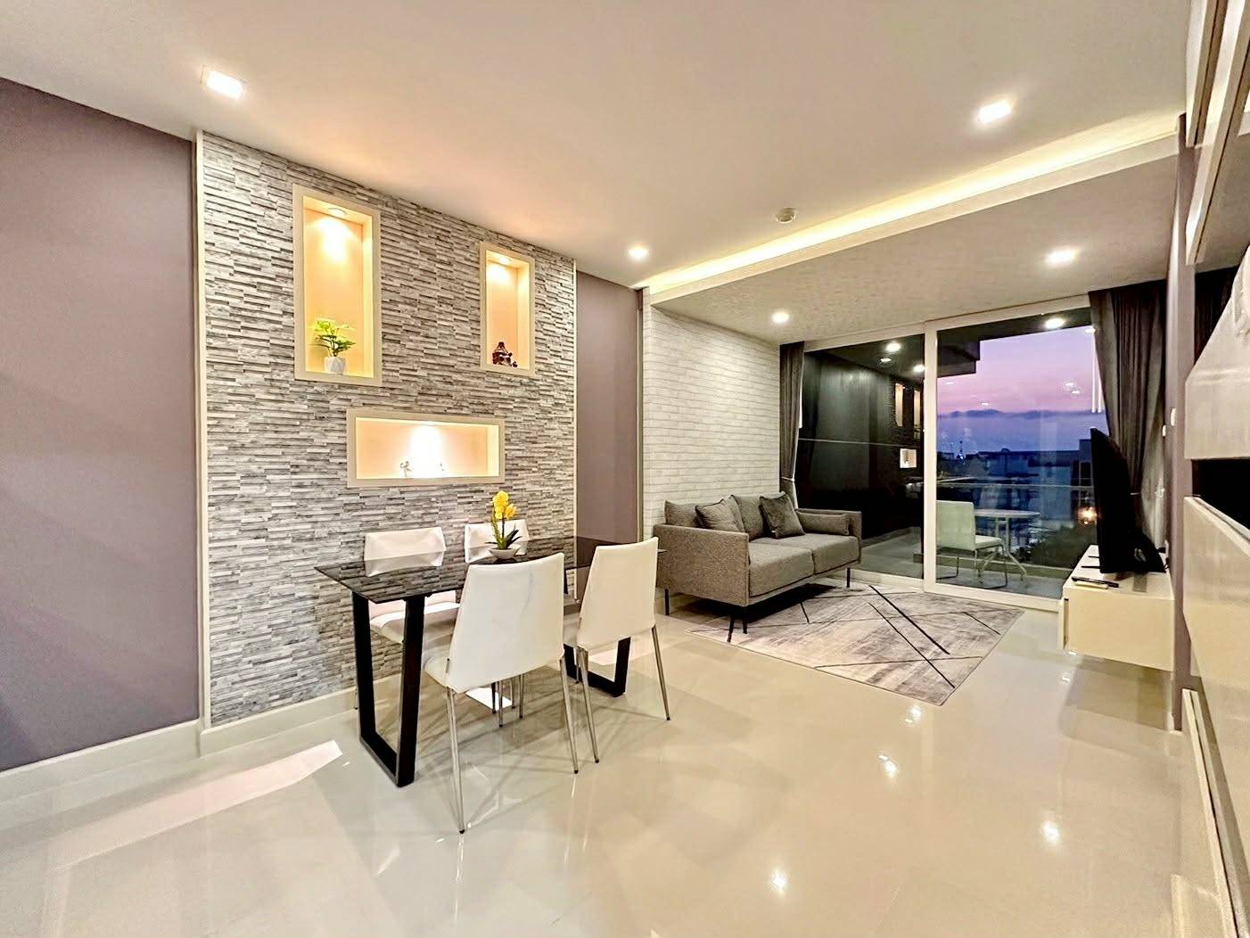 Urban Comfort - Well-Balanced 2-Bed Residence at Apus Condo thumbnail