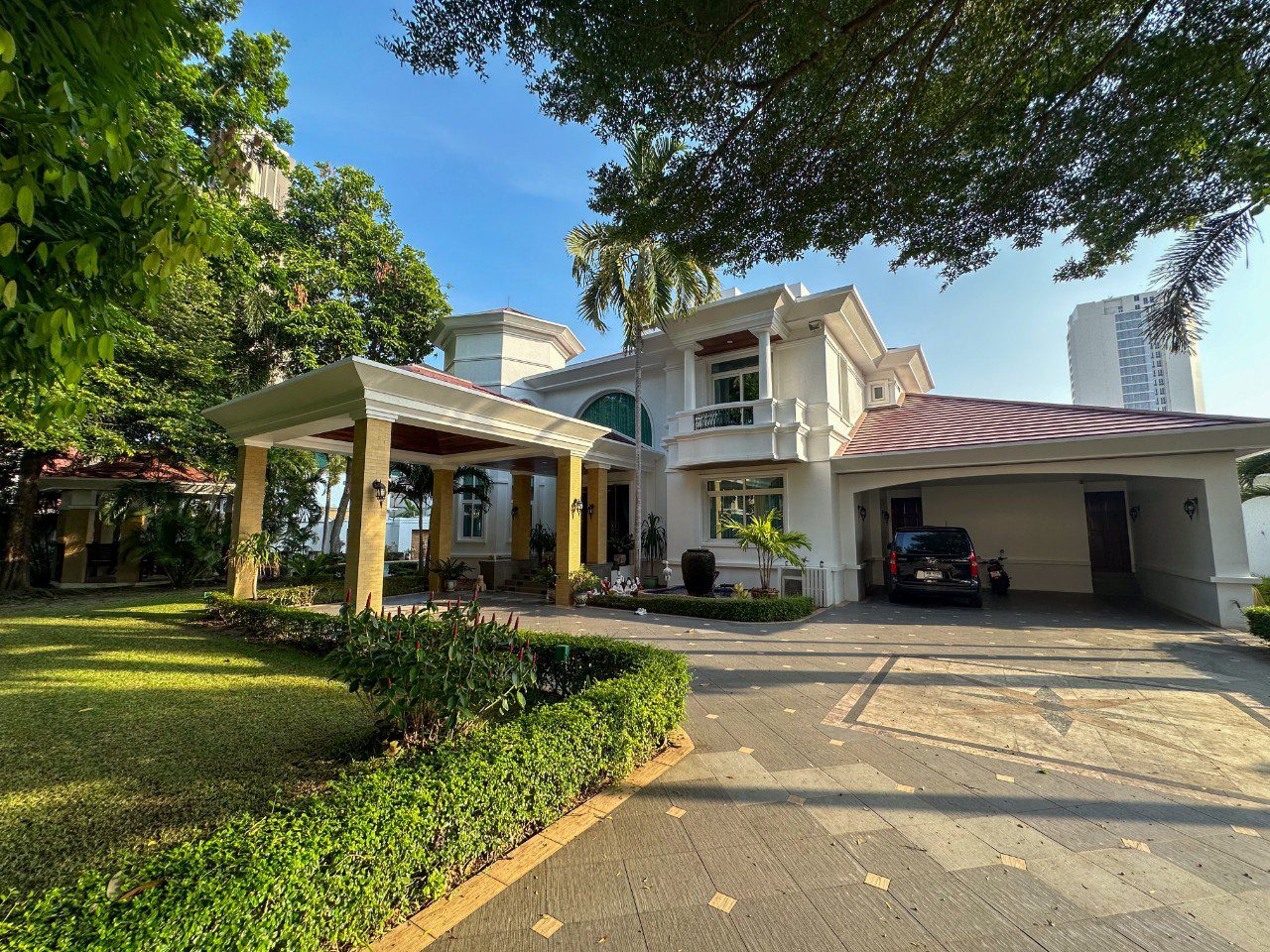 Luxury House For Sale in Pratamnak