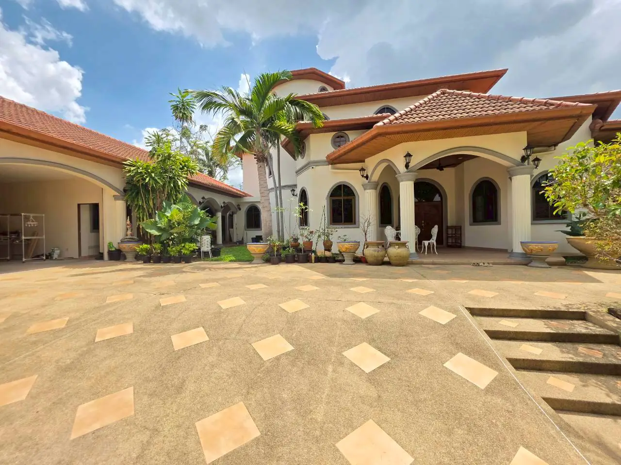 Spanish Villa For Rent - Mabprachan Lake