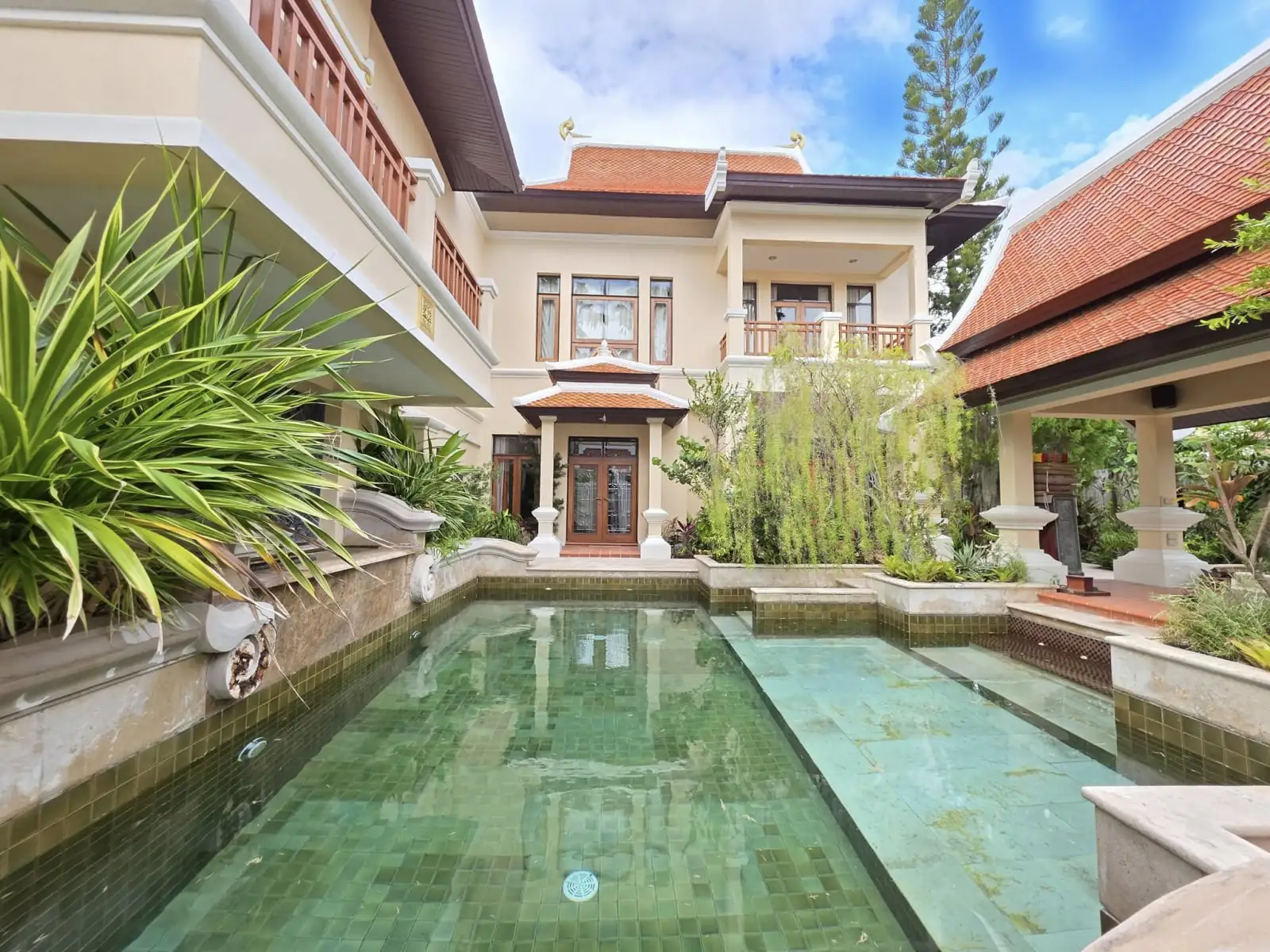 Tropical Luxury - Thai Bali Pool Villa at View Talay Marina