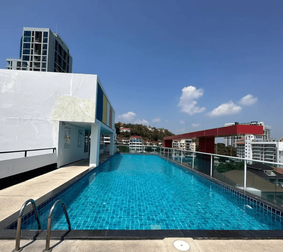 Compact Hillside Studio-Art on the Hill ,Pratumnak