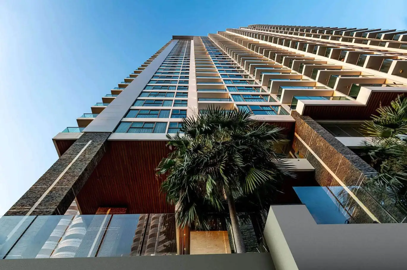 Exclusive Elevetor - Sea View 2-Bed Condo at Wongamat Tower