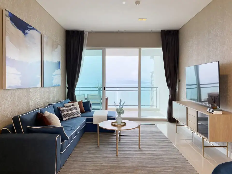 Jomtien Luxury Beachfront Living - Corner Unit at The Reflection Jomtien